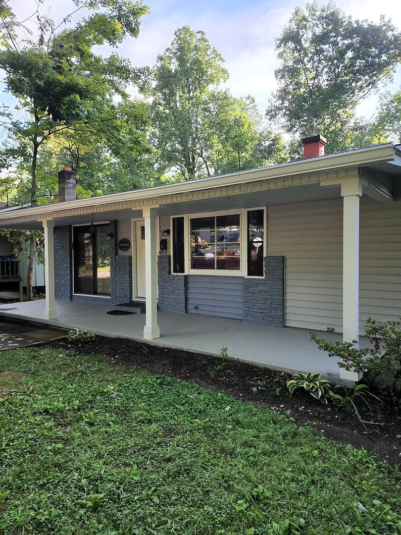 Black Mountain Rental — Photo 1
