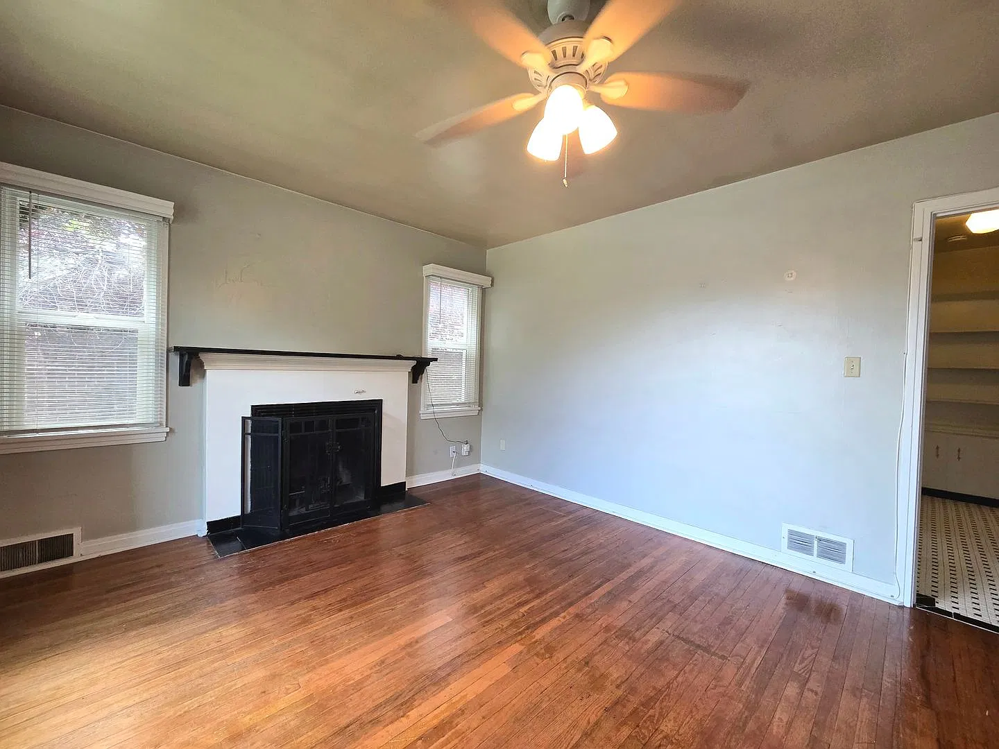 825-827 E 620 N — Photo 4