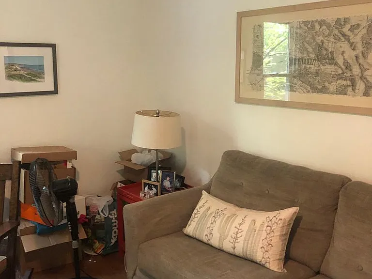 212 N Plain St — Photo 3