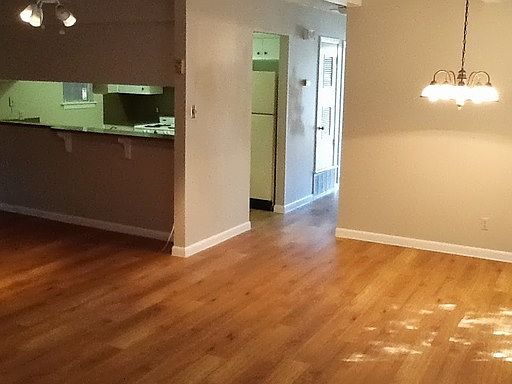2nd image of 1910B Woodland Ave