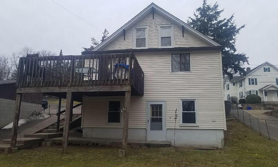 2nd image of 211 Riverside St