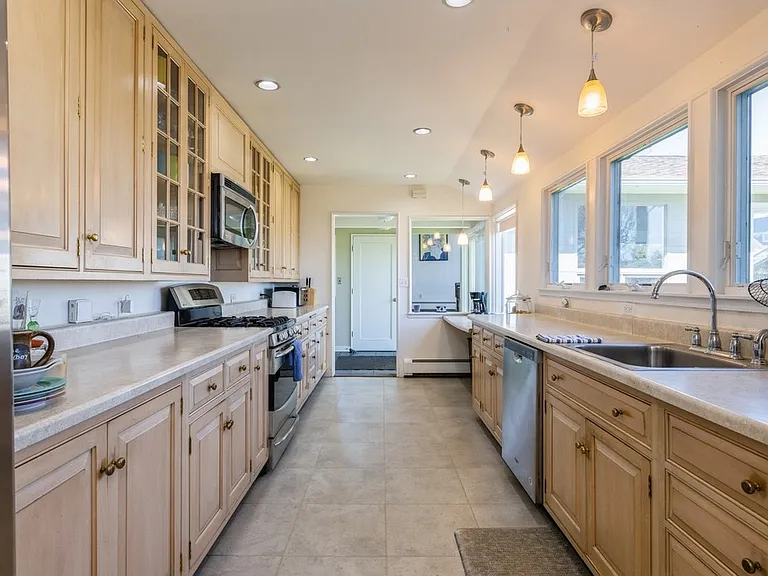 29 Alden Ln — Photo 16