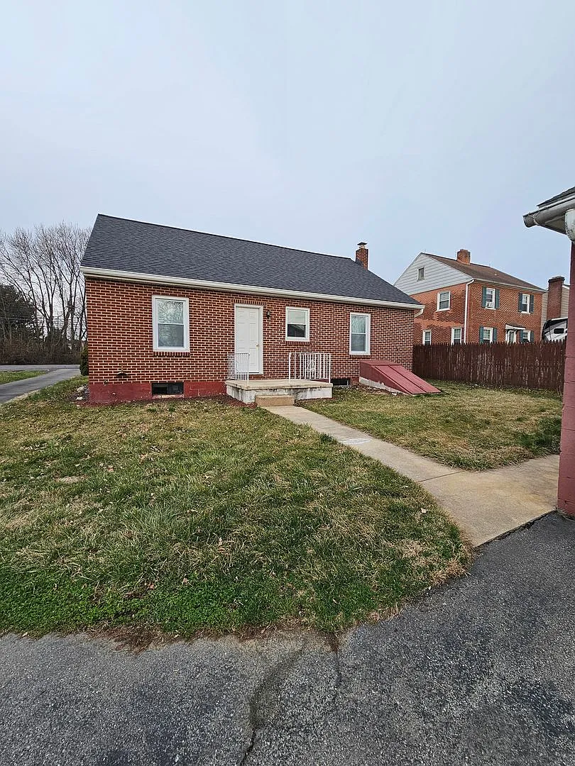 Building Photo - 923 Rohrerstown Rd