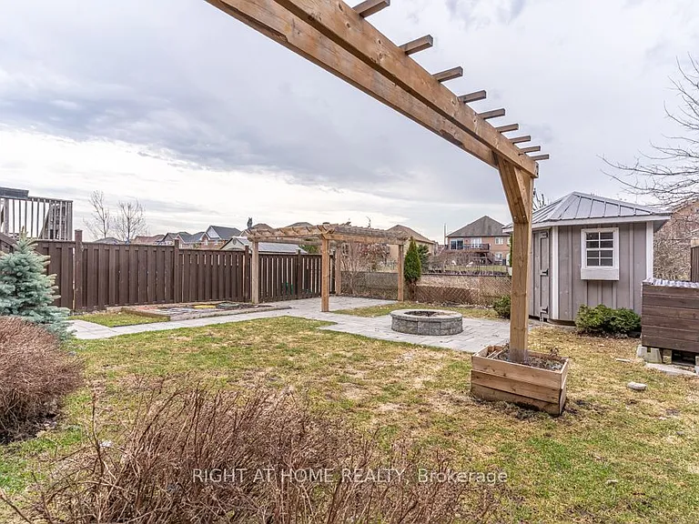 1373 Hunter St — Photo 33
