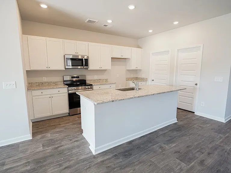 113 Amethyst Dr — Photo 4