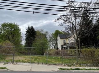 86 Steamboat Rd, Great Neck, NY 11024