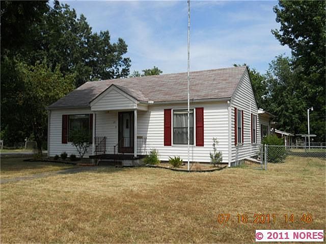 1st image of 121 N Indianola St