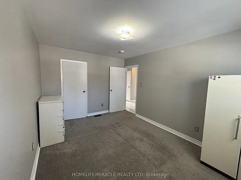 219 McMurchy Ave S #MAIN — Photo 21