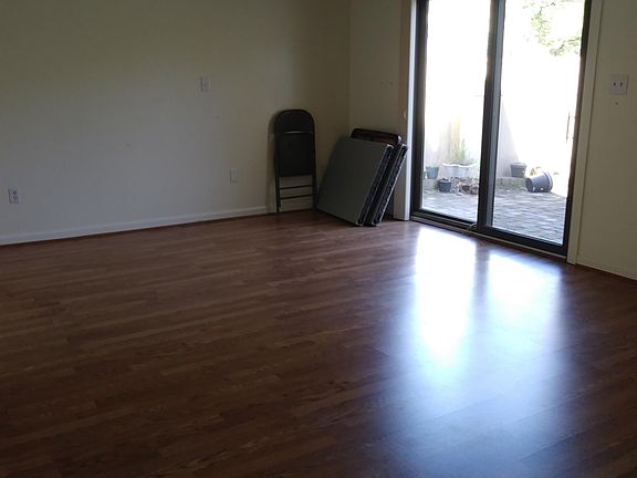 4th image of 4382 Point West Dr