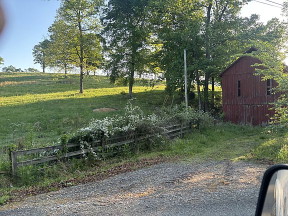 3rd image of 135 Louise Creek Rd