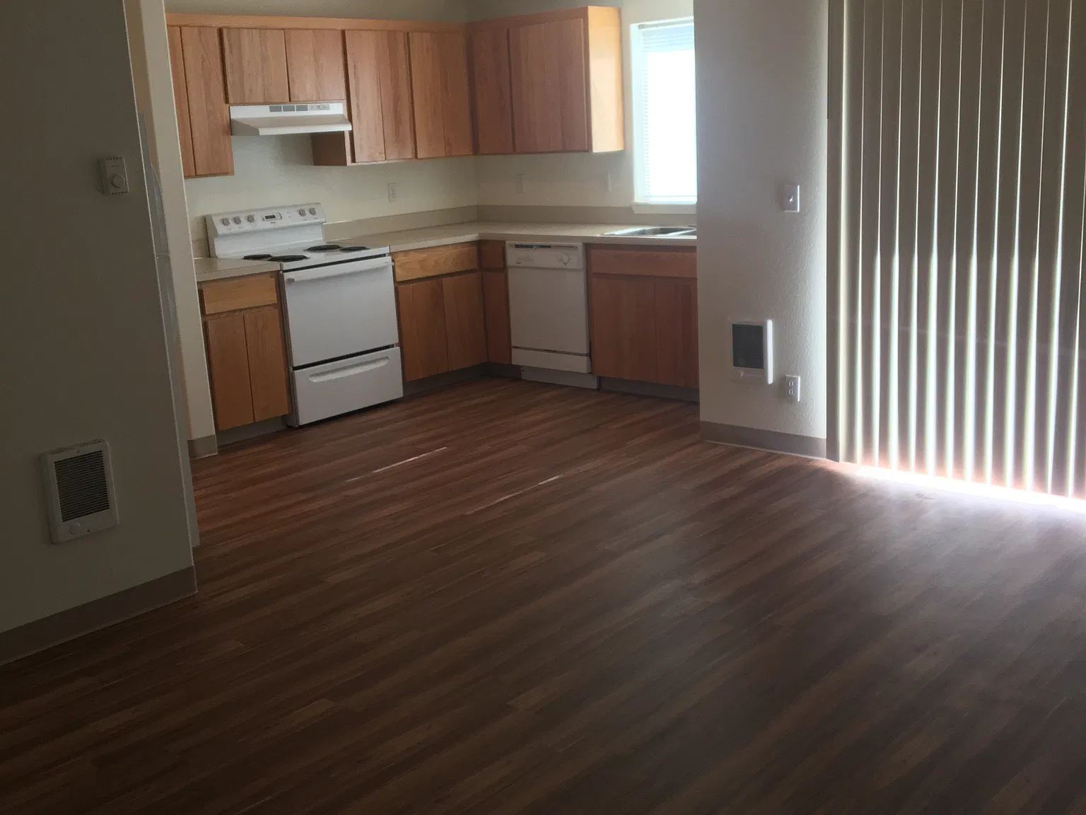 2 bed, 890 sqft, $1,325 — Photo 3