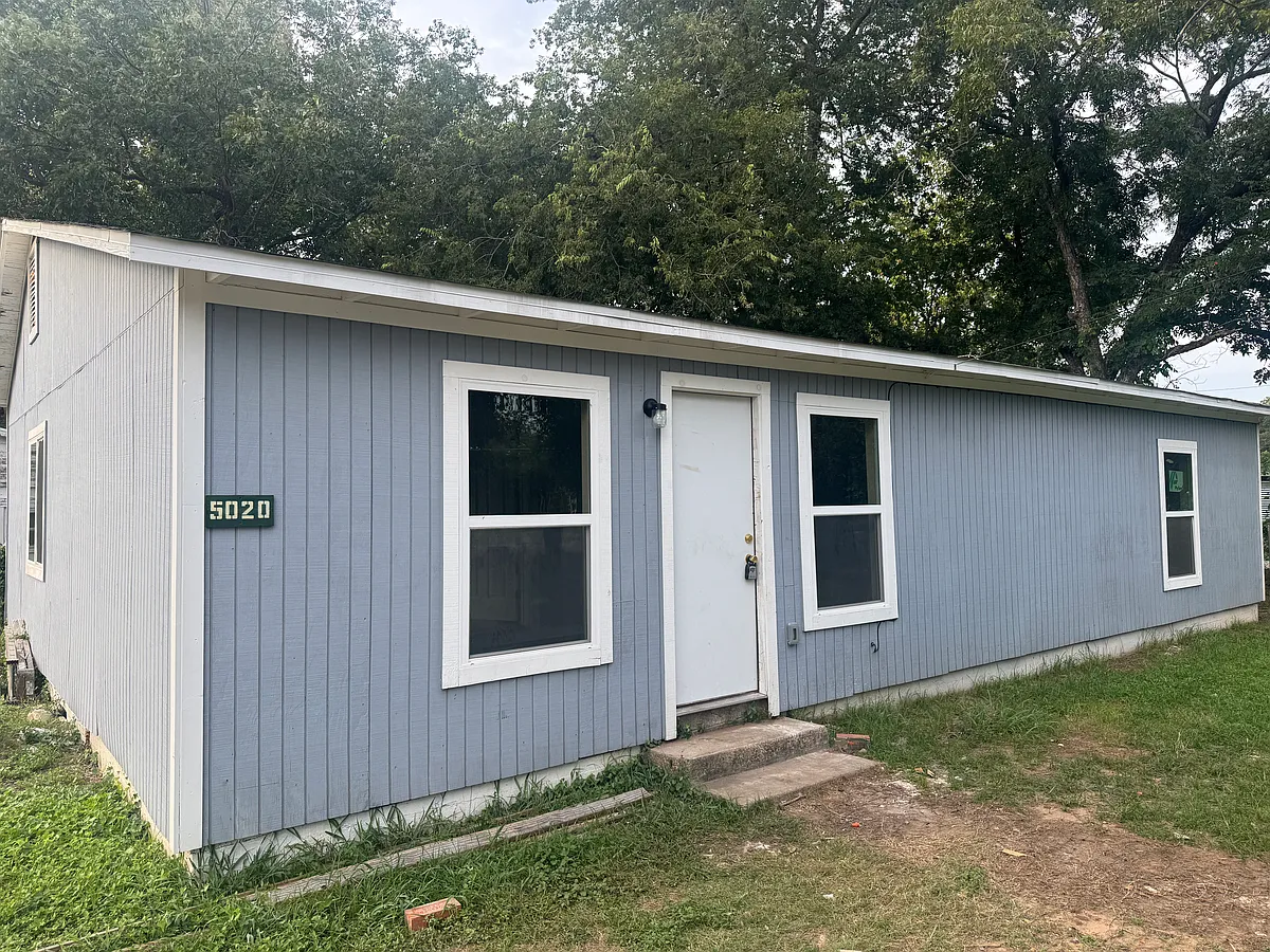 Building Photo - 5020 Charter Oak Dr