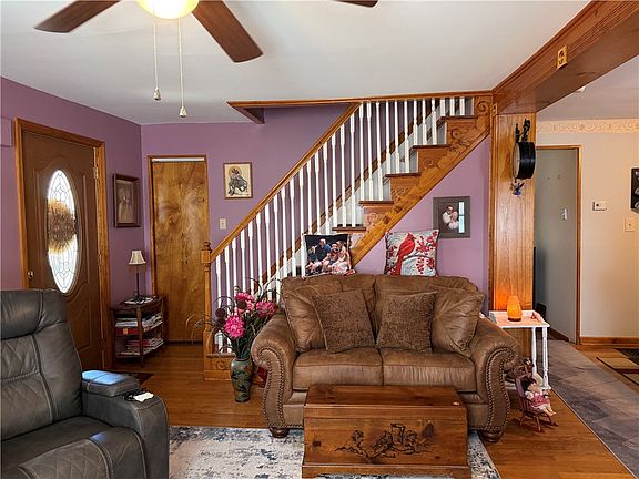 5th image of 140 E Main St