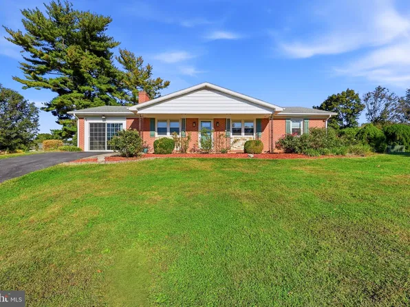 83 Carrell Ln, Charles Town, WV 25414