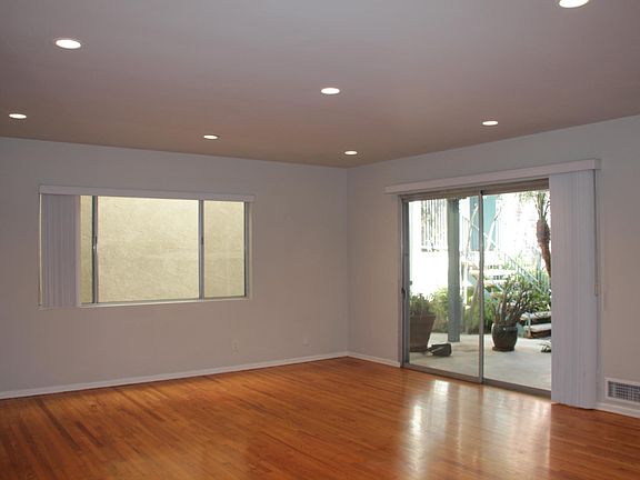 3rd image of 1109 20th St APT 1