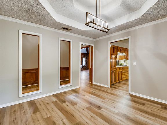 5th image of 903 Autumn Lake Dr