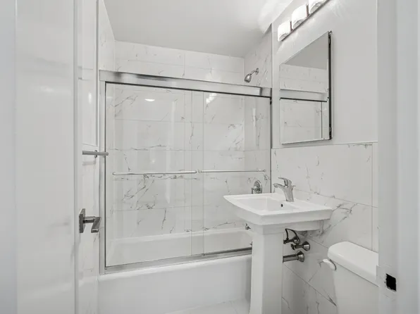 1130 Pelham Parkway South image 11 of 16