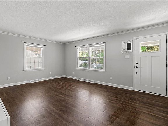 3rd image of 114 Edgewood Dr