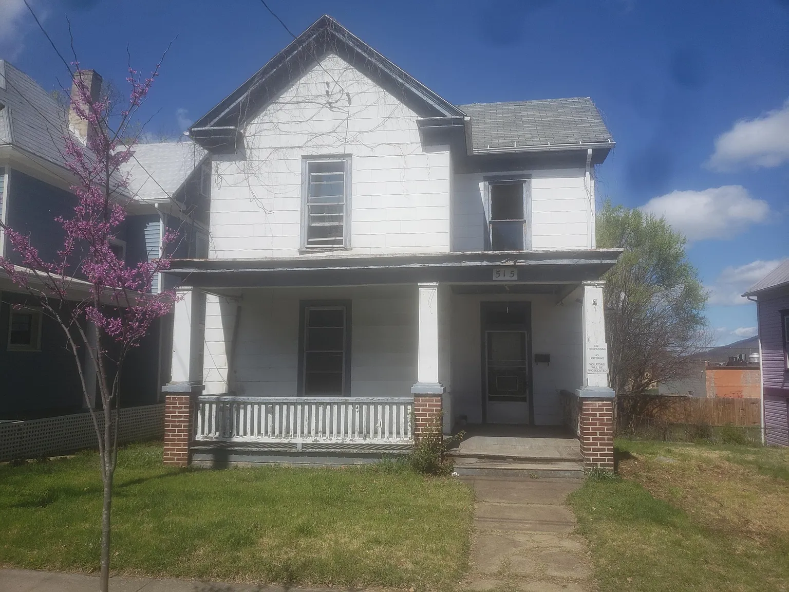 515 Mountain Ave SW photo 1