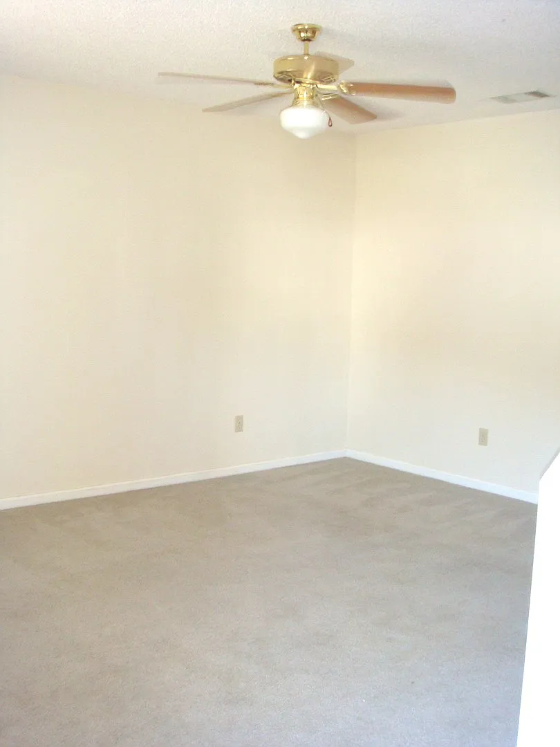 2 Bedroom | 1 Bath Duplex In Remerton — Photo 3
