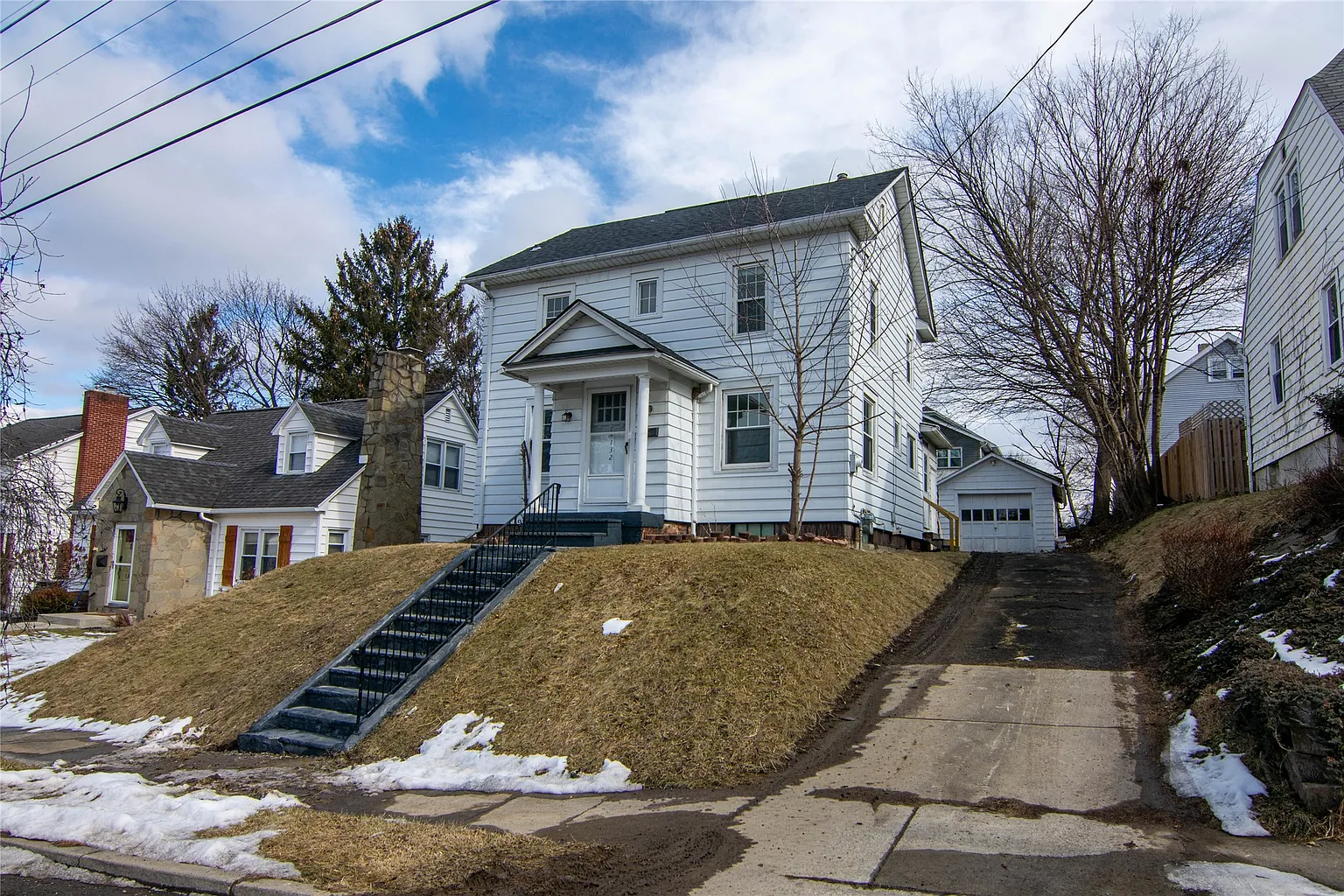 132 Crary Ave photo 1
