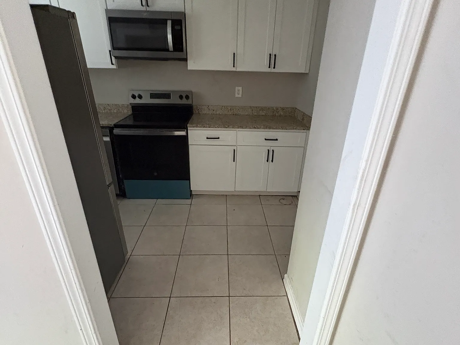 2 bed, 2.5 bath, 1216 sqft, $1,595 — Photo 2