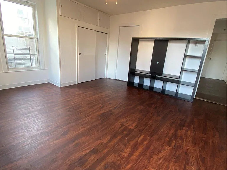 6728 Forest Ave — Photo 2