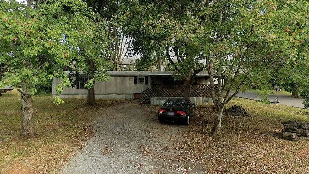 2 bed, 952 sqft, $1,200 — Photo 1