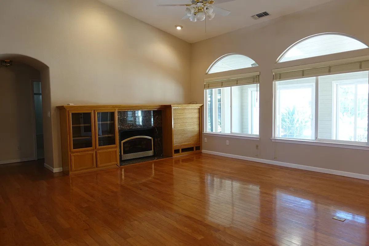 Building Photo - 1811 Smith Dr