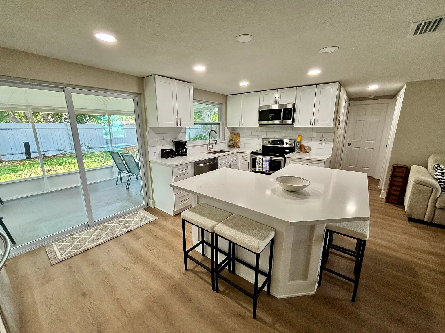 3 bed, 1092 sqft, $2,750 — Photo 2