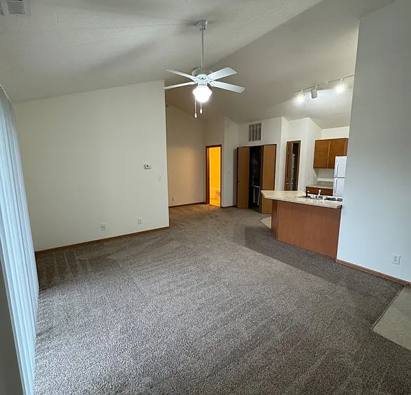 Southern Winds Apartments — Photo 1