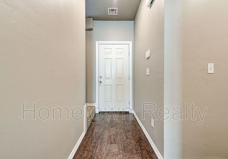 788 SW 13th St — Photo 3