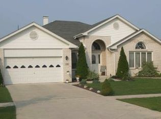 1160 Camelot Ln, Lemont, IL 60439