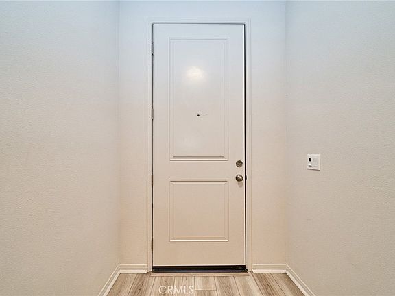 3rd image of 1672 Cayton Loop