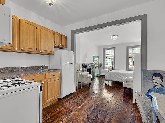 3rd image of 352 W 12th St APT 5B