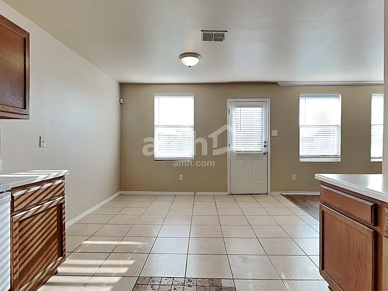 2806 Lake Terrace Dr — Photo 4