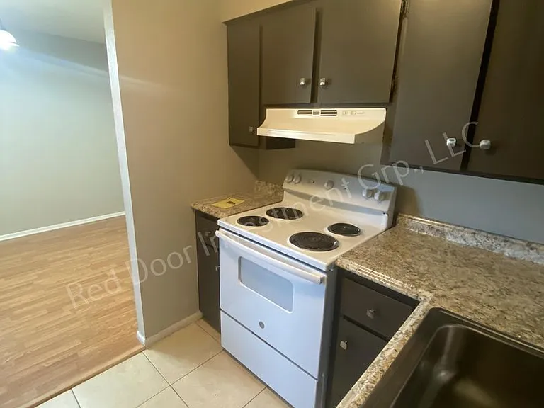 Move In Special 1 & 2 Bedrooms Available Minutes from the River — Photo 37