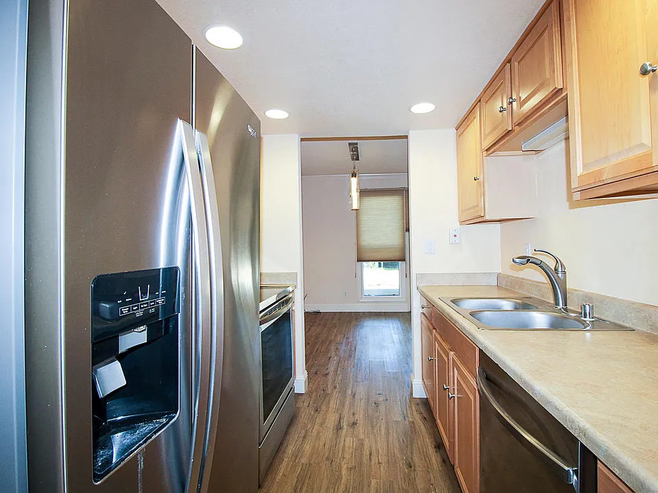 2408 Larkspur Ln #247