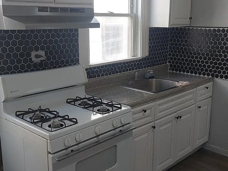 88 6th St #1 — Photo 7
