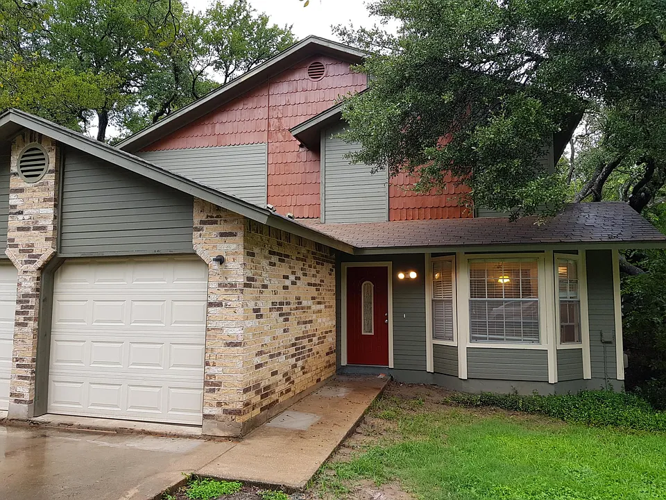 Single car garage with car remote.
