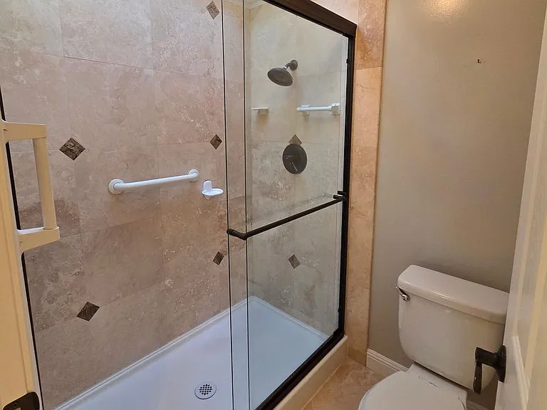565 Rolling Hills Ln — Photo 16