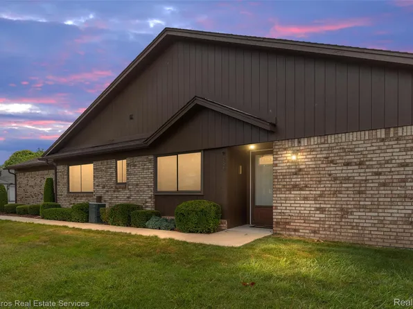 656 Country Club Dr, Saint Clair Shores, MI 48082