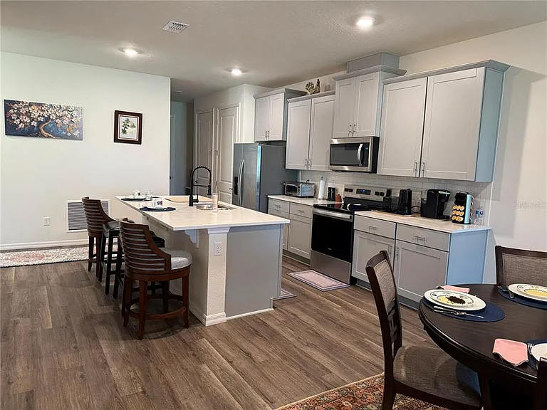 2615 Kinsale Ln — Photo 2