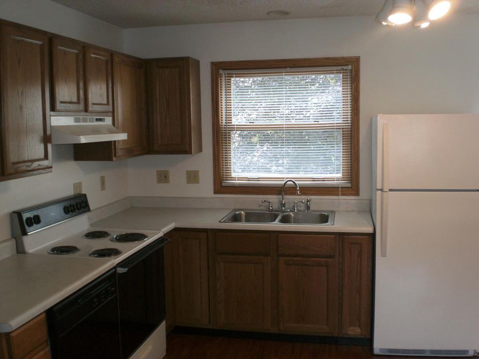 Kitchen area with new appliances