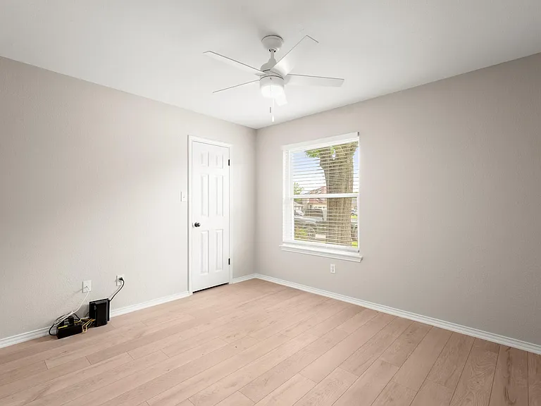 2113 Rosemary Ln — Photo 18