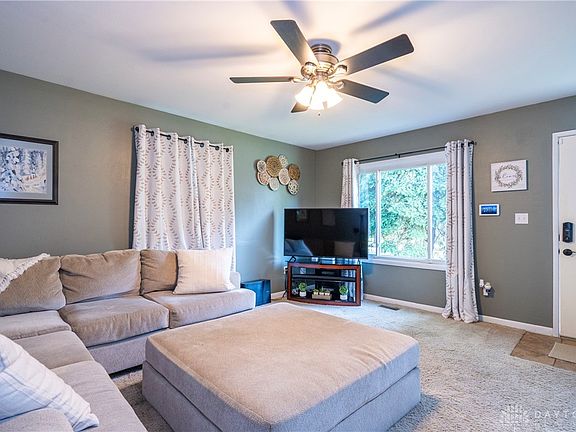 3rd image of 2273 Patricia Dr