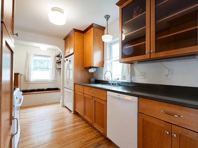 4142 Sheridan Ave N — Photo 9