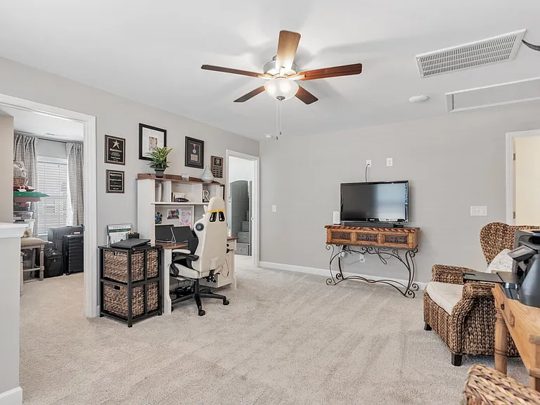 1022 Emery Bay Cir — Photo 18