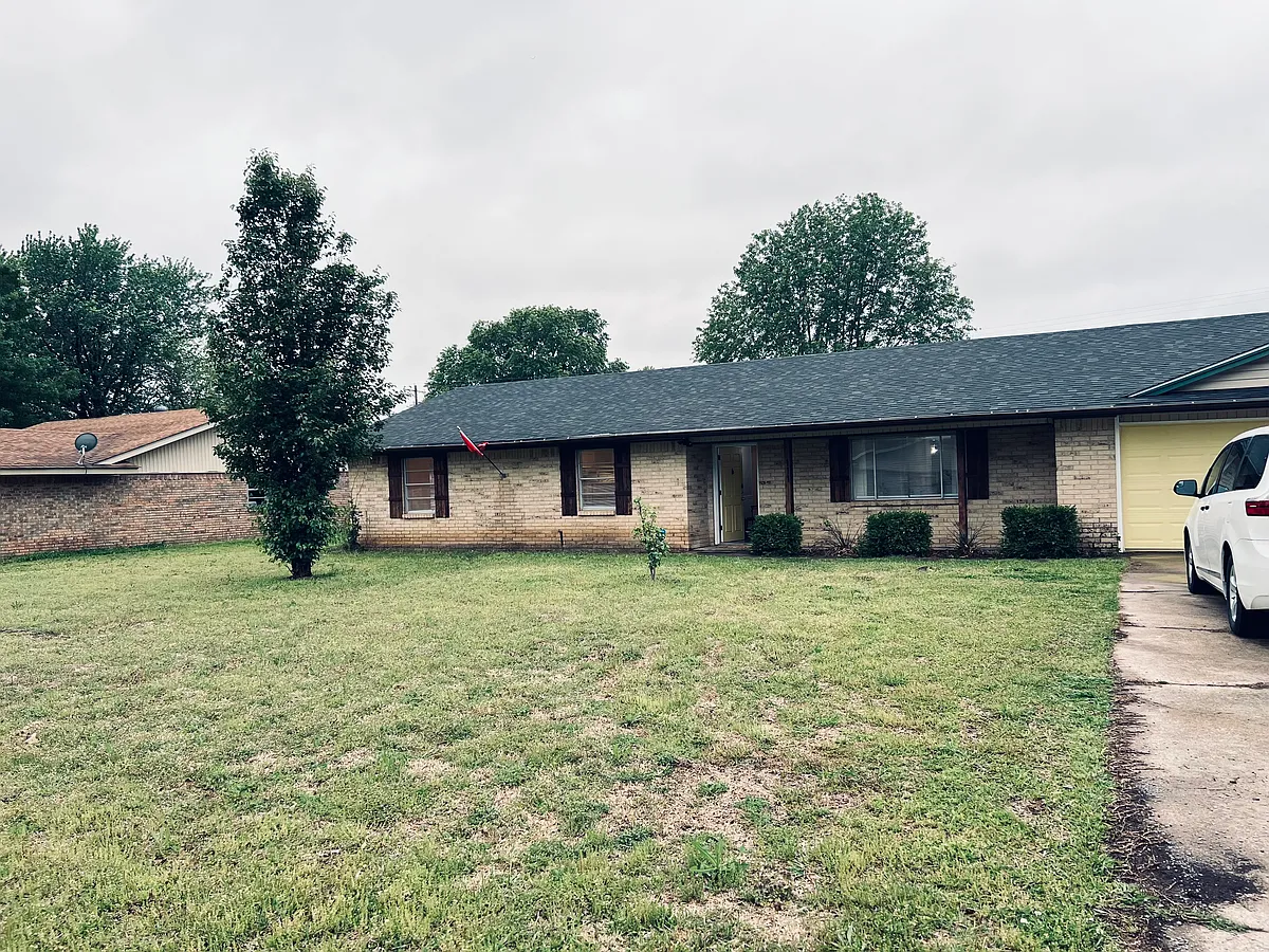 Front Exterior - 111 Sunnymeadow Dr