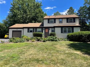 106 Merryhill Dr, Rochester, NY 14625